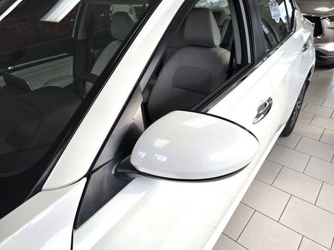 Used 2023 Nissan Altima 2.5 SV AWD/4WD image 9