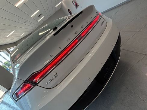 Used 2018 Lincoln MKZ Select w/ Magnetic Appearance Package image 7