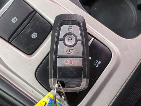 Used 2021 Ford Explorer XLT image 28