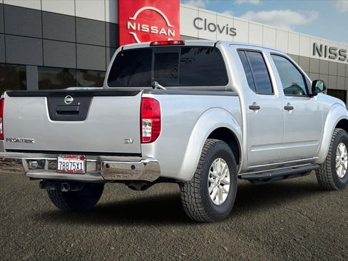 Used 2016 Nissan Frontier SV image 3