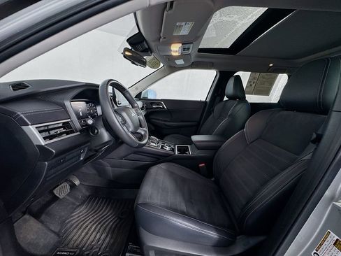 Used 2023 Mitsubishi Outlander SE image 15
