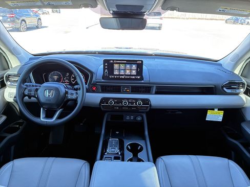 Certified 2025 Honda Pilot EX-L image 16