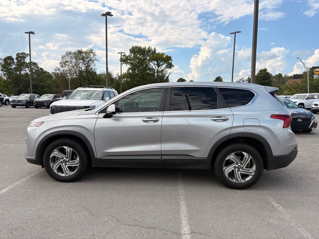 Used 2022 Hyundai Santa Fe SE FWD image 4
