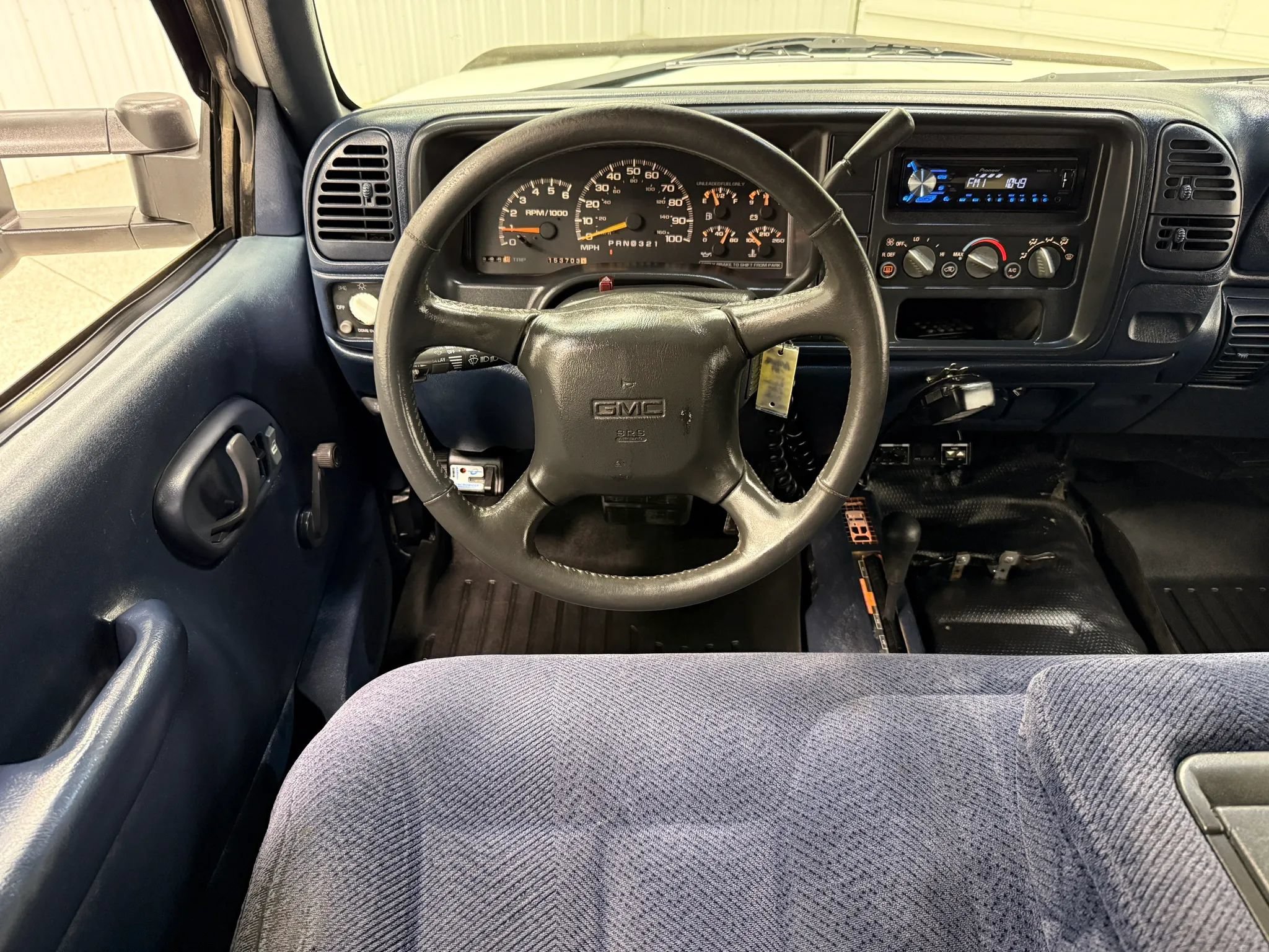 Used 1999 GMC Suburban 2500 AWD/4WD image 19