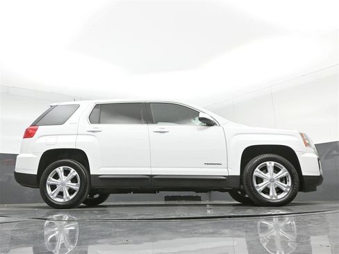 Used 2017 GMC Terrain SLE image 32