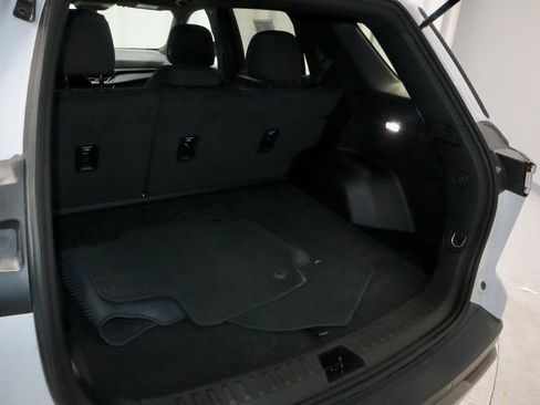Used 2025 Chevrolet Equinox LT AWD/4WD image 13