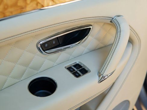 Used 2017 Bentley Bentayga W12 Sport Utility 4D image 22