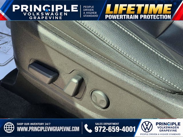 Used 2024 Kia Telluride EX w/ EX Captain's Chair Package FWD image 13