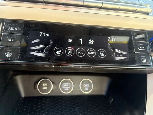 Used 2024 Genesis G70 2.5T image 24