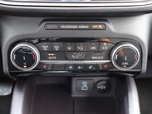 Used 2022 Ford Escape SE w/ SE Sport Appearance Package AWD/4WD image 10