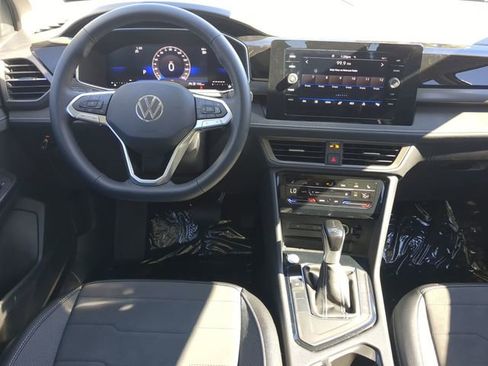 New 2026 Volkswagen Taos SE image 13