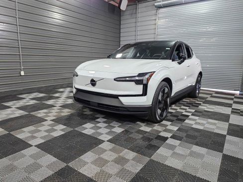 Used 2025 Volvo EX30 Plus image 39