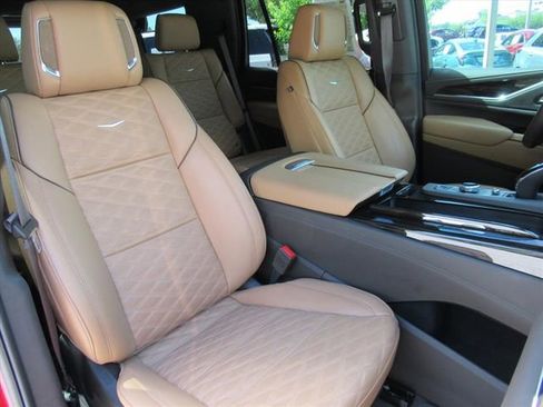 Certified 2024 Cadillac Escalade Sport w/ LPO, ONYX Package AWD/4WD image 10