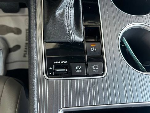Certified 2025 Toyota Sienna XLE FWD image 34