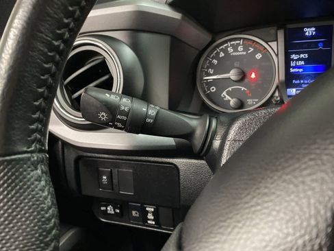 Used 2021 Toyota Tacoma TRD Off-Road image 23