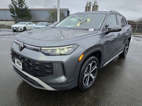 New 2026 Volkswagen Tiguan SE image 8