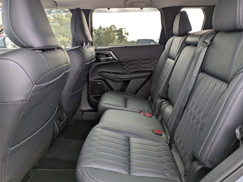 New 2026 Mitsubishi Outlander SEL image 14