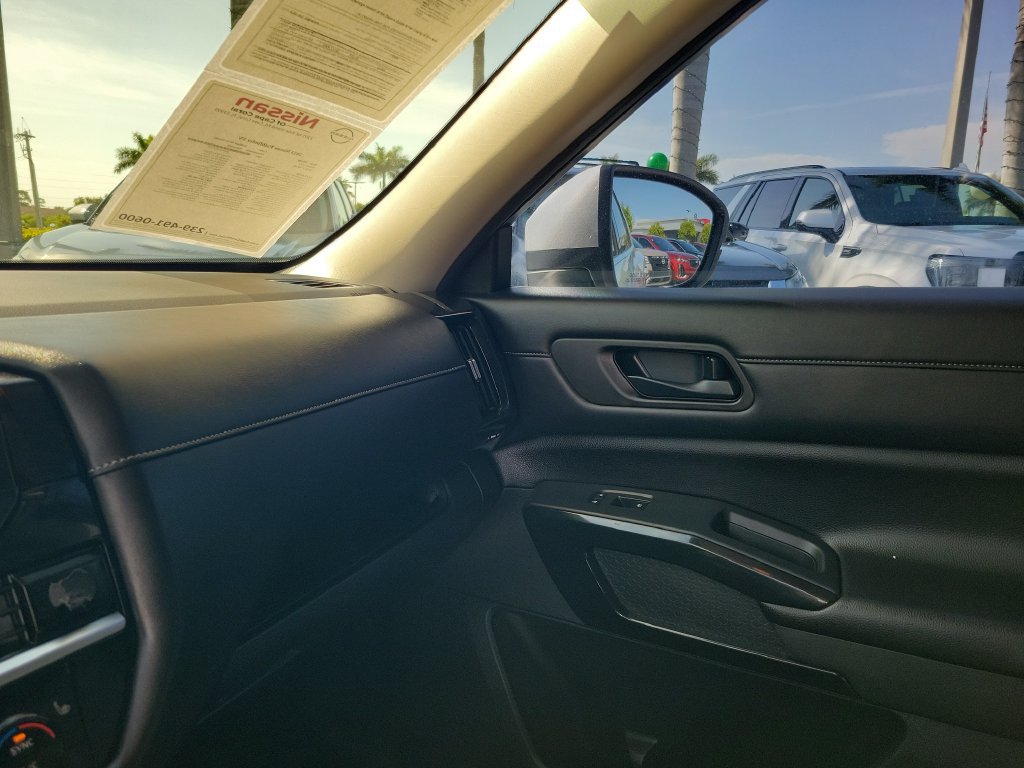 Certified 2023 Nissan Pathfinder SV FWD image 31