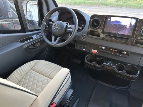 Used 2020 Mercedes-Benz Sprinter 3500 image 18