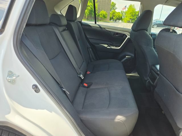 Used 2021 Toyota RAV4 LE AWD/4WD image 17