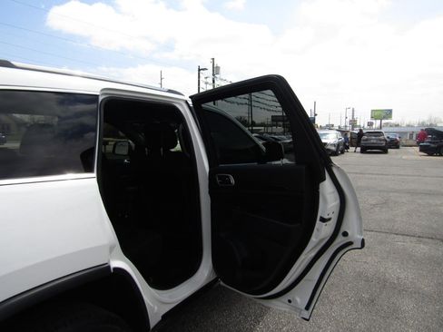 Used 2021 Jeep Grand Cherokee Laredo AWD/4WD image 20