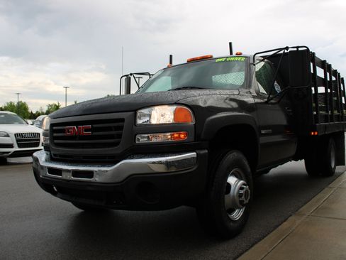 Used 2003 GMC Sierra 3500 2WD Regular Cab image 3
