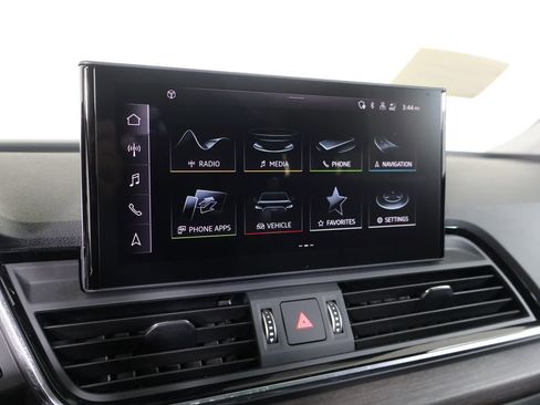 Used 2023 Audi Q5 2.0T Premium w/ Convenience Package image 6