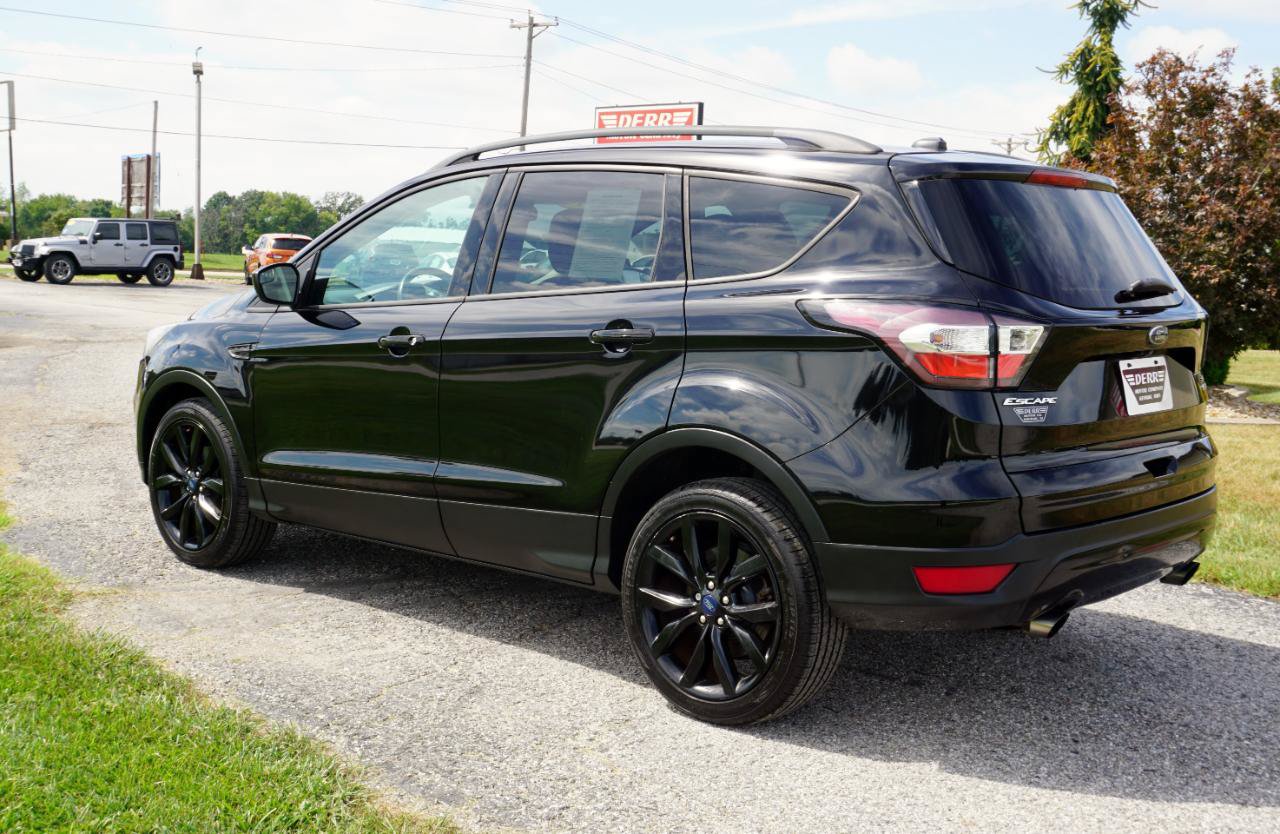 Used 2018 Ford Escape SE w/ SE Sport Appearance Package FWD image 17