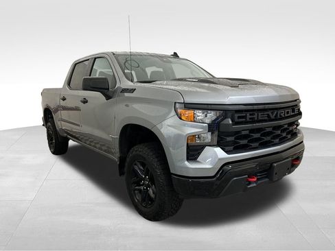Used 2024 Chevrolet Silverado 1500 Custom Trail Boss w/ LPO, Dark Essentials Package AWD/4WD image 9