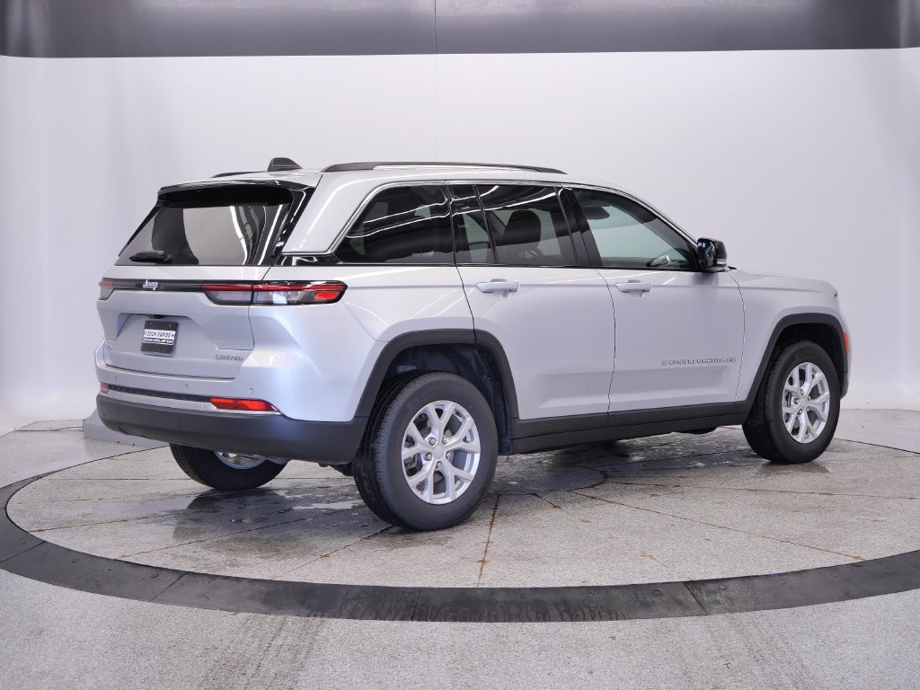 Used 2023 Jeep Grand Cherokee Limited AWD/4WD image 6