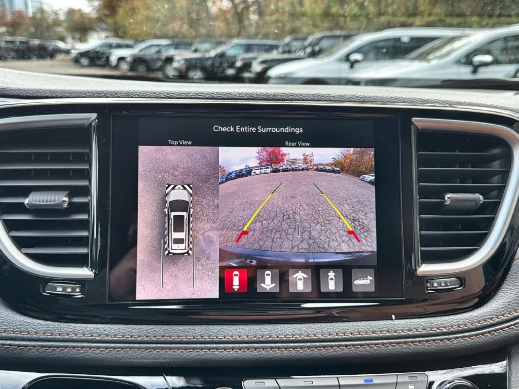 Used 2026 Chrysler Pacifica Pinnacle FWD image 19