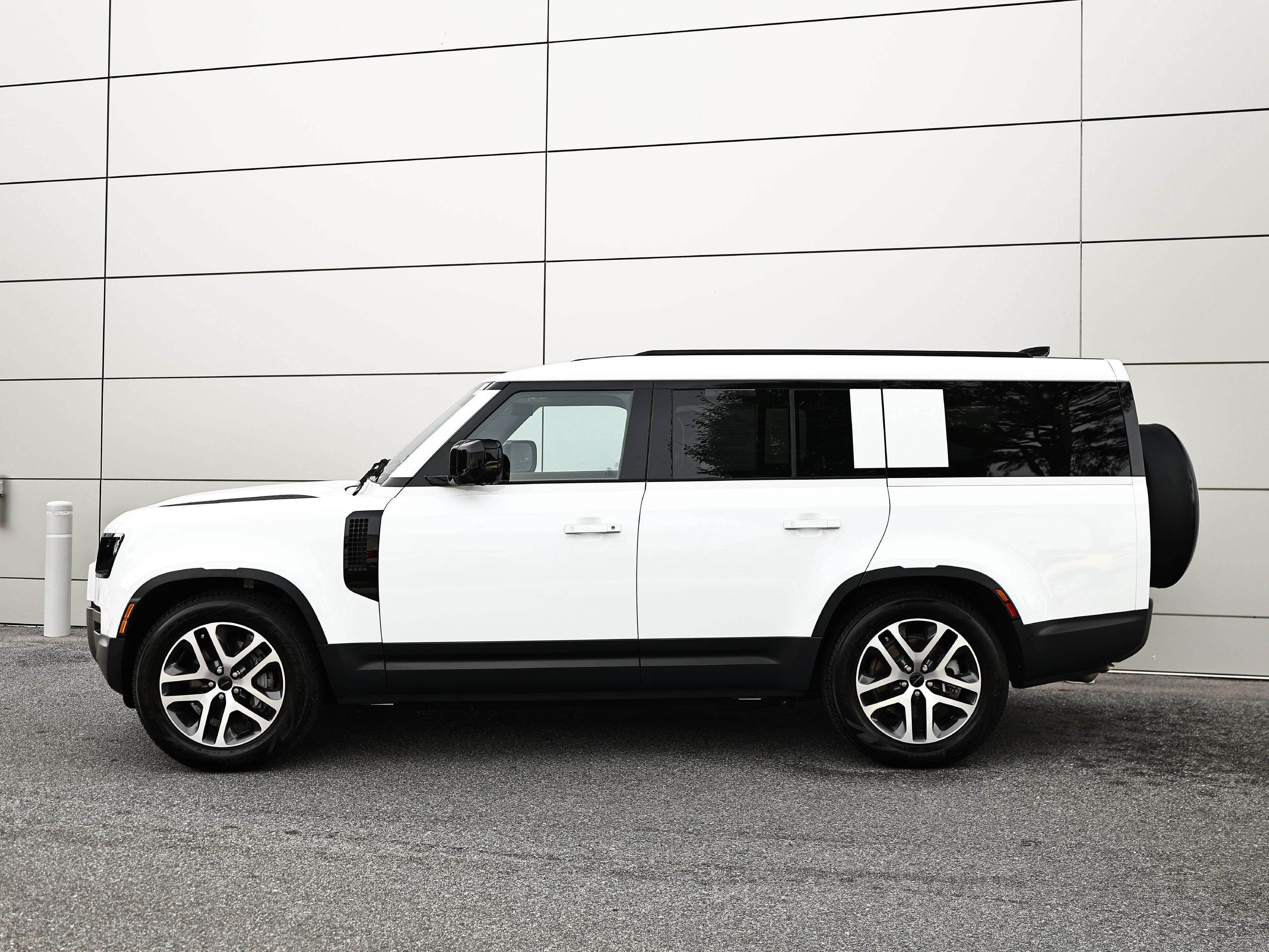 Used 2026 Land Rover Defender 130 S AWD/4WD image 4