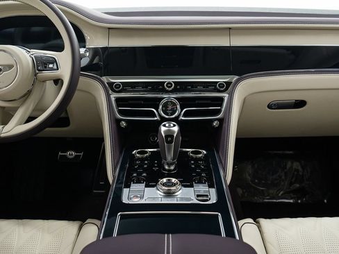 Used 2026 Bentley Flying Spur Plug-In Hybrid AWD/4WD image 32