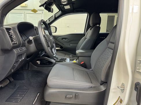 Used 2023 Nissan Frontier SV w/ Midnight Edition Package image 15