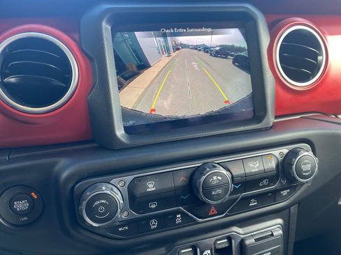 Used 2021 Jeep Wrangler Unlimited Rubicon w/ Xtreme Recon 35" Tire Package image 29