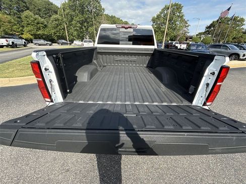 Used 2024 Chevrolet Silverado 2500 ZR2 w/ Technology Package image 26