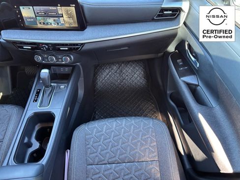 Certified 2025 Nissan Kicks SV image 15