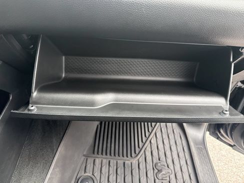 Used 2022 RAM 1500 Big Horn AWD/4WD image 39