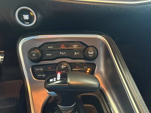 Used 2019 Dodge Challenger R/T w/ Driver Convenience Group RWD image 16