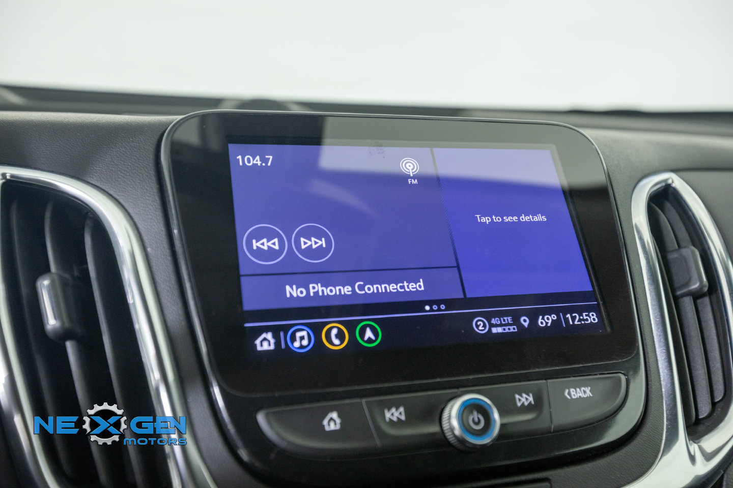 Used 2024 Chevrolet Equinox Premier AWD/4WD image 19