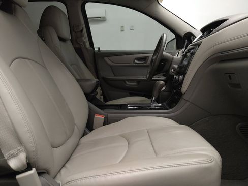 Used 2015 Chevrolet Traverse LT image 21