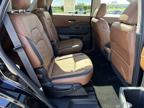Used 2023 Nissan Pathfinder Platinum AWD/4WD image 21