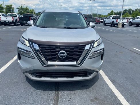 Used 2022 Nissan Rogue SV FWD image 2