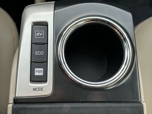 Used 2014 Toyota Prius V Five image 23