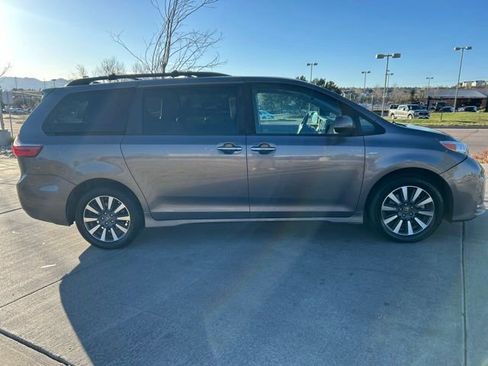 Used 2020 Toyota Sienna XLE w/ XLE Navigation Package AWD/4WD image 9