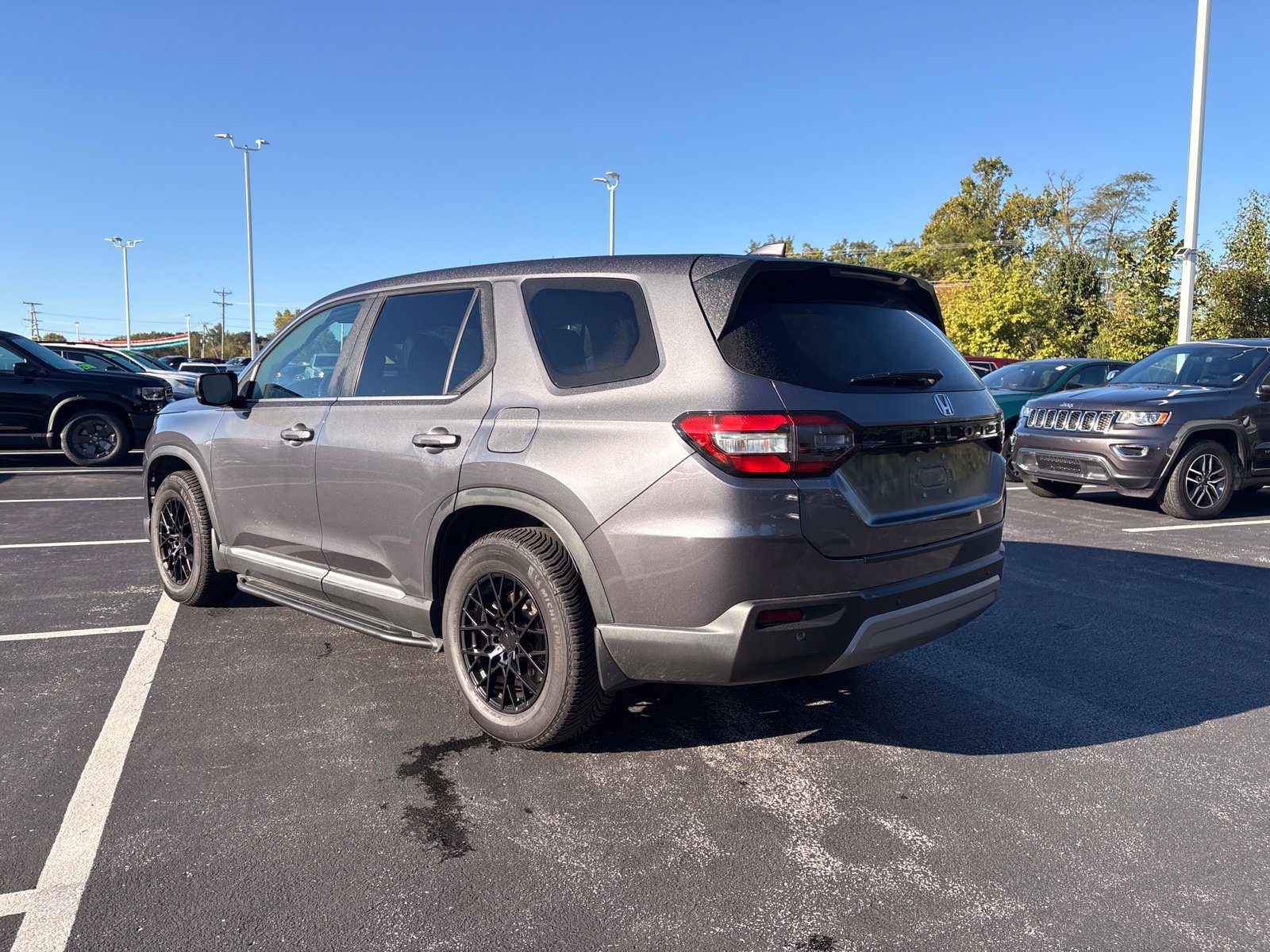 Used 2025 Honda Pilot EX-L image 6