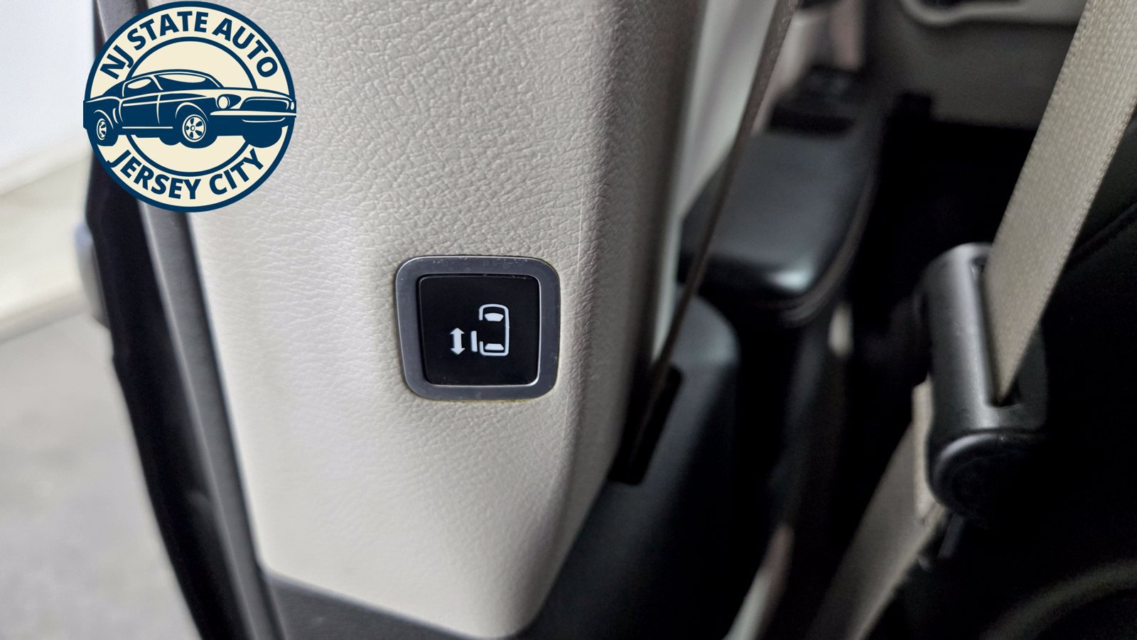 Used 2019 Chrysler Pacifica Touring-L FWD image 29