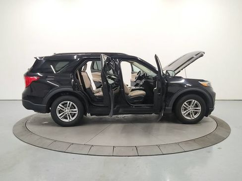 Used 2023 Ford Explorer XLT w/ Equipment Group 202A AWD/4WD image 17