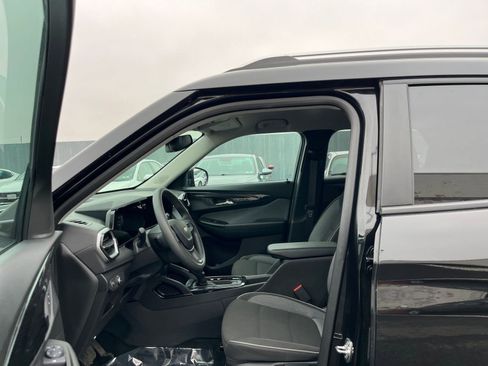 Used 2025 Chevrolet TrailBlazer LT w/ Driver Confidence Package image 25