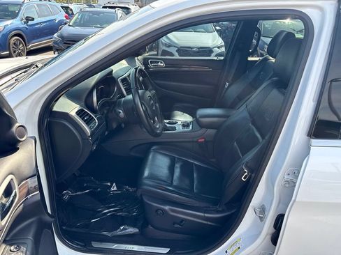 Used 2018 Jeep Grand Cherokee Overland AWD/4WD image 8